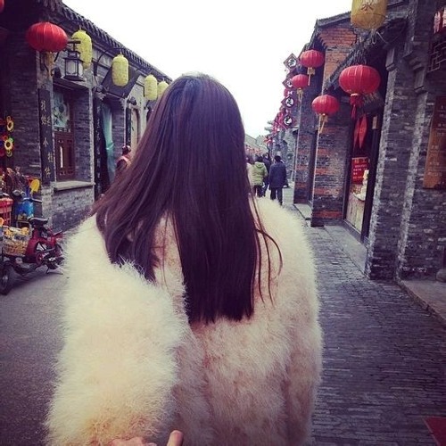 披荆斩棘的你 唯美女生背影长发美图_WWW.TQQA.COM