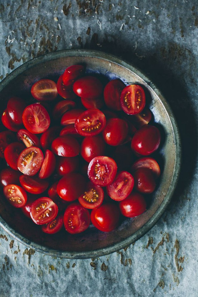 盘子中的水果意境唯美图片_WWW.TQQA.COM