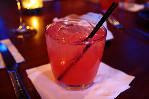 好看的瓶子里装着好喝的饮料 唯美小清新图片_WWW.TQQA.COM