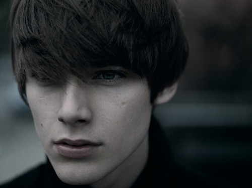 只有你自己能救自己 欧美帅气男生lomo图片_WWW.TQQA.COM