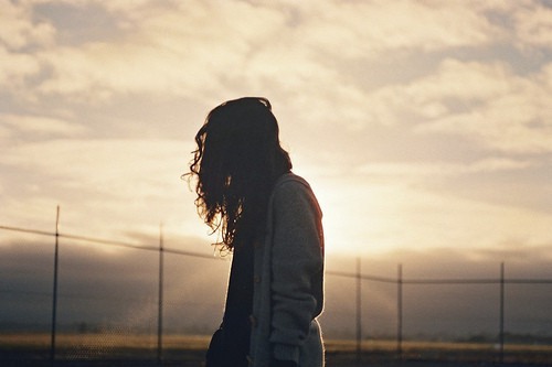 我在你的背后  唯美背影小清新图片_WWW.TQQA.COM