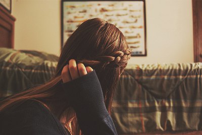 只是不知道能和谁说而已 伤感女生图片_WWW.TQQA.COM
