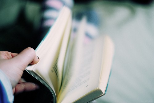 你就浅笑凝眉静立在那景中_WWW.TQQA.COM