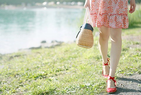 他说他很爱很爱你 暖色调小清新女生图片_WWW.TQQA.COM