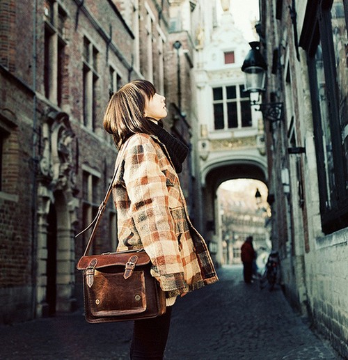 我喜欢一个人走在路上_WWW.TQQA.COM