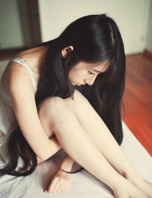 那些看起来很迷人很唯美的小清新女生侧脸美图_WWW.TQQA.COM