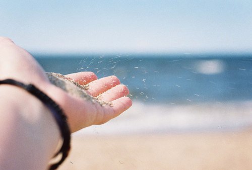 像星光、 像烟火、 像满是大雾的宽街上的灯_WWW.TQQA.COM