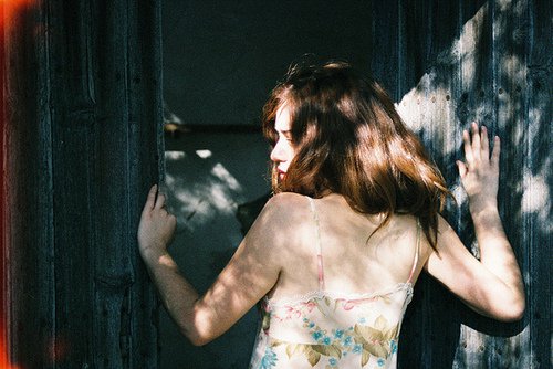回忆里的人是不能见的_WWW.TQQA.COM