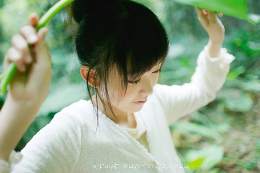 那些看起来很迷人很唯美的小清新女生侧脸美图_WWW.TQQA.COM