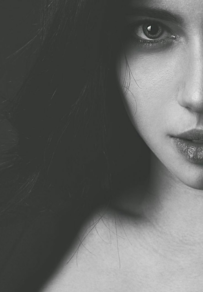 善良的只好难为自己_黑白文艺意境图片_WWW.TQQA.COM