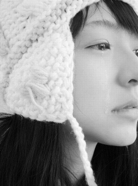 泪的独自告白  流泪女生lomo图片_WWW.TQQA.COM
