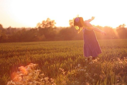 缘起时，一群人里，你只看到她_WWW.TQQA.COM