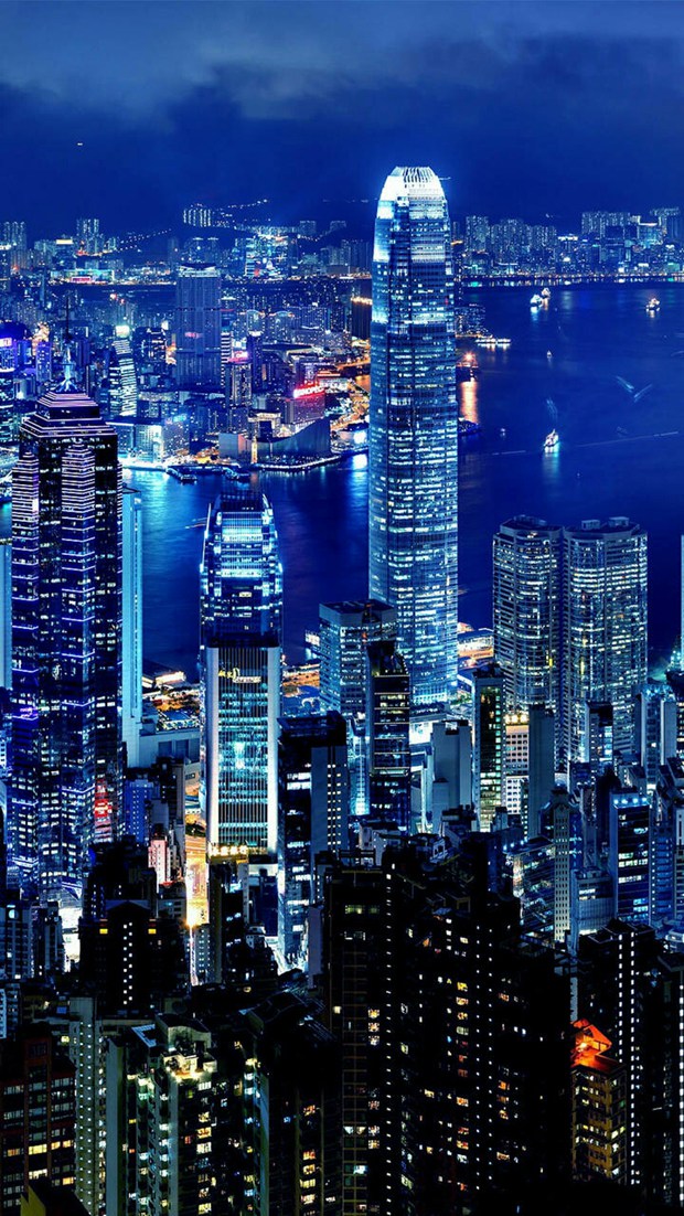 车水马龙的城市街头风光唯美图片_WWW.TQQA.COM