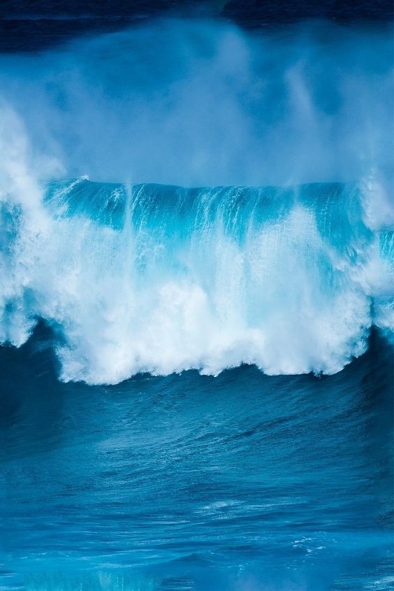 感受惊涛骇浪之美，漂亮的蓝色海浪唯美图片_WWW.TQQA.COM