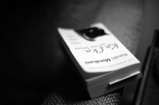 带上一本书，独自去旅行_WWW.TQQA.COM