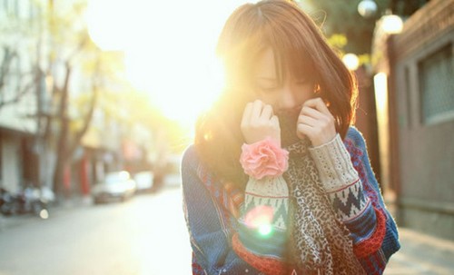 在日渐冷清的年华里把思念埋在发间_WWW.TQQA.COM