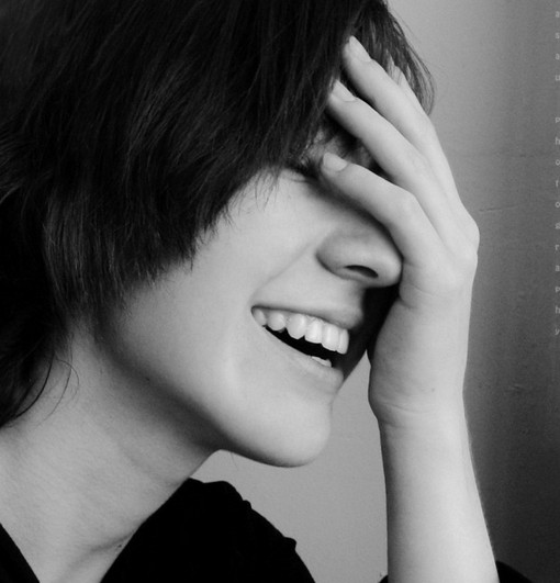 一组有着阳光般微笑的女生唯美小清新图片_WWW.TQQA.COM