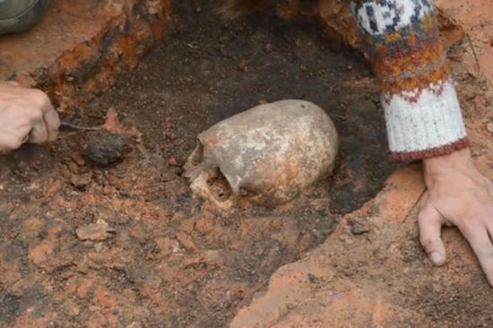 俄罗斯6000多年前的女性头骨 被疑外星人头骨_WWW.TQQA.COM