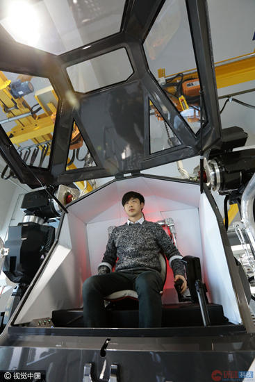 环太平洋的再现——韩造4米高人控机器人_WWW.TQQA.COM
