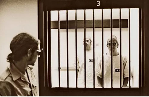 斯坦福监狱实验,盘点历史上著名的人性试验_WWW.TQQA.COM