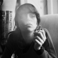 欧美抽烟女人头像:灰色:衮TMD蜜语甜言_WWW.TQQA.COM