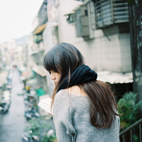 天蓝色背景唯美意境头像:回忆过去爱你的心跳_WWW.TQQA.COM