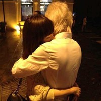 情侣接吻头像:情侣专用:一左一右分开_WWW.TQQA.COM