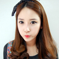 可爱头像女生真人:一朵小黄花_WWW.TQQA.COM