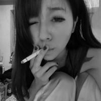 抽烟的女生头像:非主流你跟不上的潮流_WWW.TQQA.COM