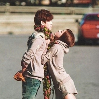 双人情侣头像两人一张:有你就不会感到不安_WWW.TQQA.COM