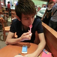 2018情侣头像一男一女最新版:感觉到寂寞_WWW.TQQA.COM