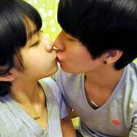 90后情侣kiss头像:时光盗不走爱人_WWW.TQQA.COM