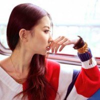 从亲密到陌生的心痛:伤感的唯美女生QQ头像_WWW.TQQA.COM