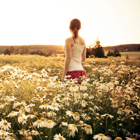 消失在人海的爱:森系背影头像女生:喜欢蓝色的百_WWW.TQQA.COM