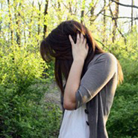 眼神交汇记住你甜蜜笑容::森系意境女生头像_WWW.TQQA.COM