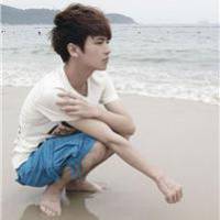 海边唯美男生头像:勾起的回忆_WWW.TQQA.COM