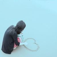 唯美黑色长发女生头像:假如我变成你的回忆_WWW.TQQA.COM