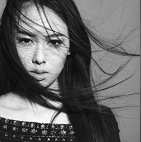 灰白色女生头像_WWW.TQQA.COM
