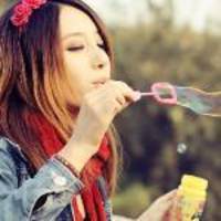 QQ唯美清新女生头像:承载一颗心_WWW.TQQA.COM