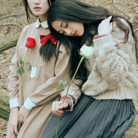 带花的女生头像:你是唯一不可替代_WWW.TQQA.COM