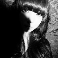 灰白色女生头像_WWW.TQQA.COM