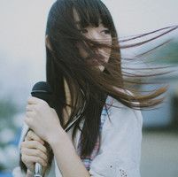 看见天上的微光:意境女生长发不带字qq头像_WWW.TQQA.COM