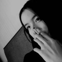 颓废灰色带字女生头像:梦碎了一地_WWW.TQQA.COM