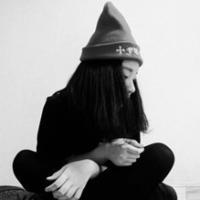 意境唯美的灰色头像:我的脆弱被识破_WWW.TQQA.COM