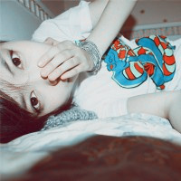 1左1右浪漫情侣QQ头像_WWW.TQQA.COM