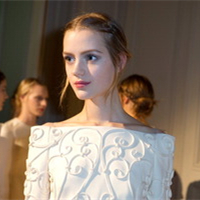 欧美唯美伤感女生头像:不配在说你爱我#_WWW.TQQA.COM