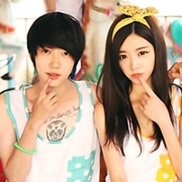 幸福情侣头像2个人一张图的:深蓝色的海洋_WWW.TQQA.COM