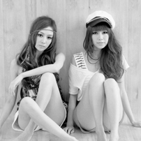 qq女生冷酷黑白头像_WWW.TQQA.COM