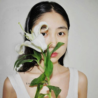 听着你甜甜的话语:剪刀手唯美头像女生_WWW.TQQA.COM