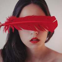 自信心爆棚:唯美红色气质女头像_WWW.TQQA.COM